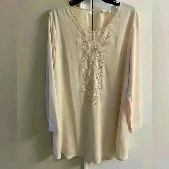 ASTR the label pop over blouse long line beige long sleeves lined Large. NWT - Picture 1 of 7